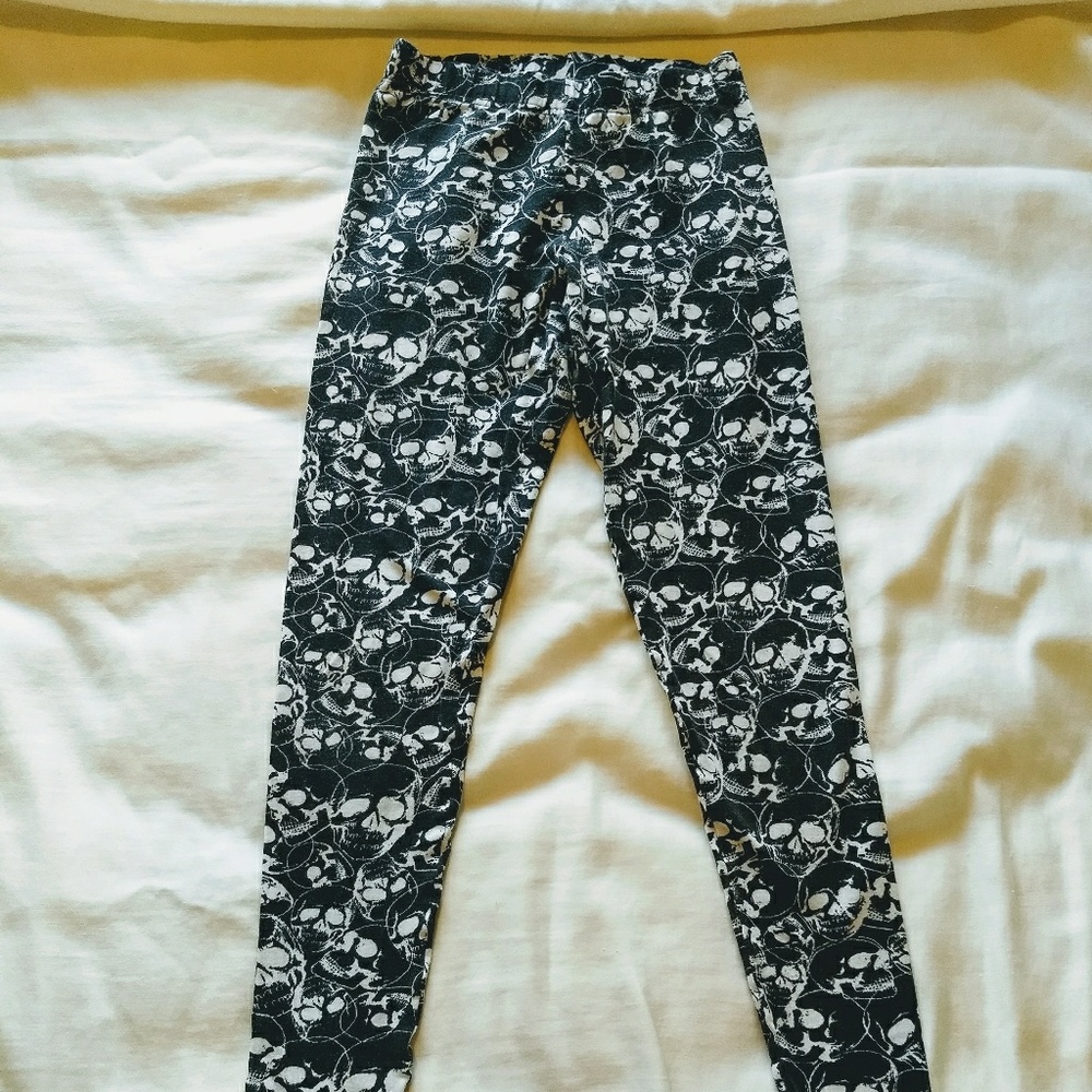 H&M stretchy skull leggings 💀